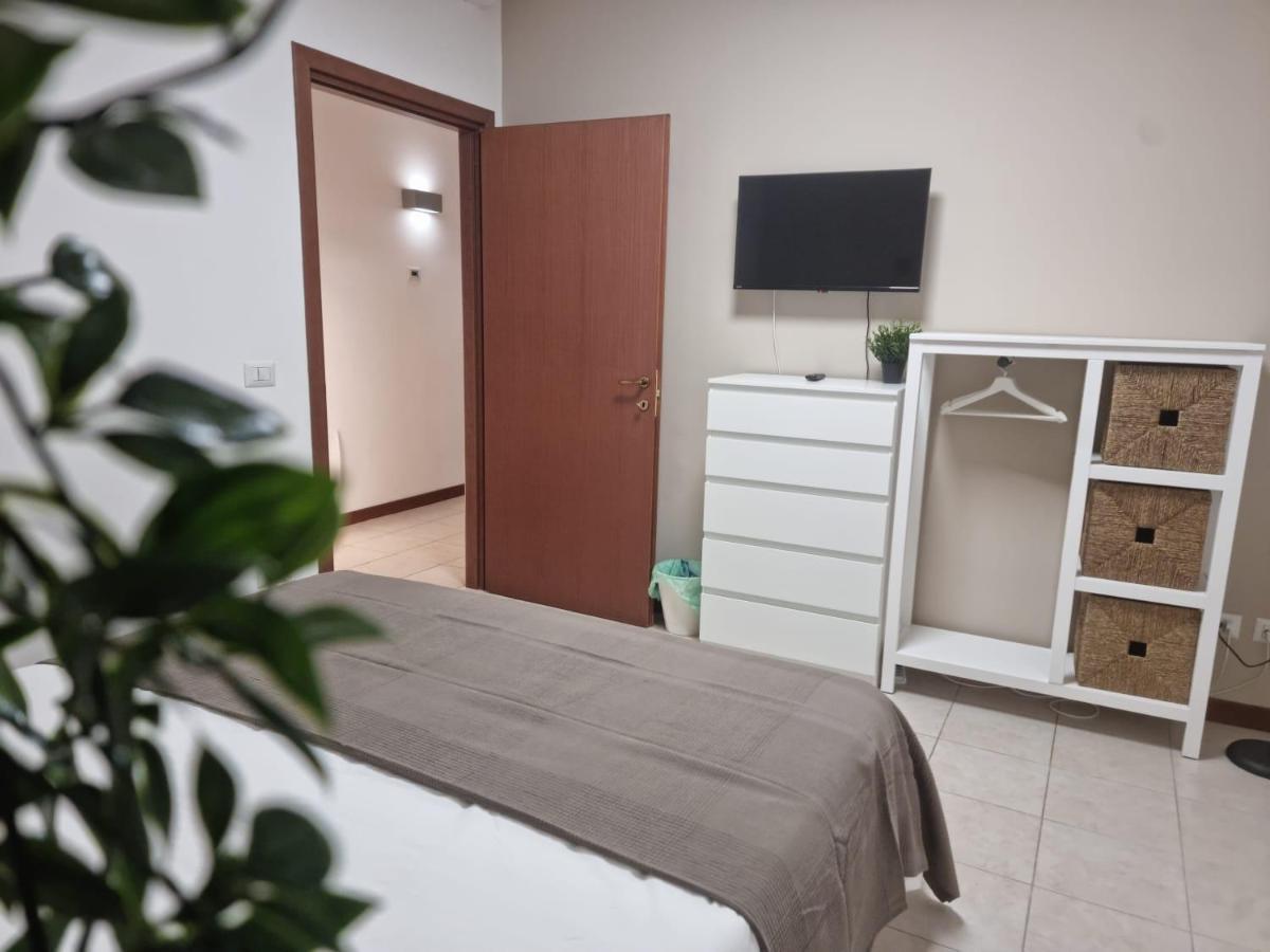 Laura Four Apartment Messina Luaran gambar