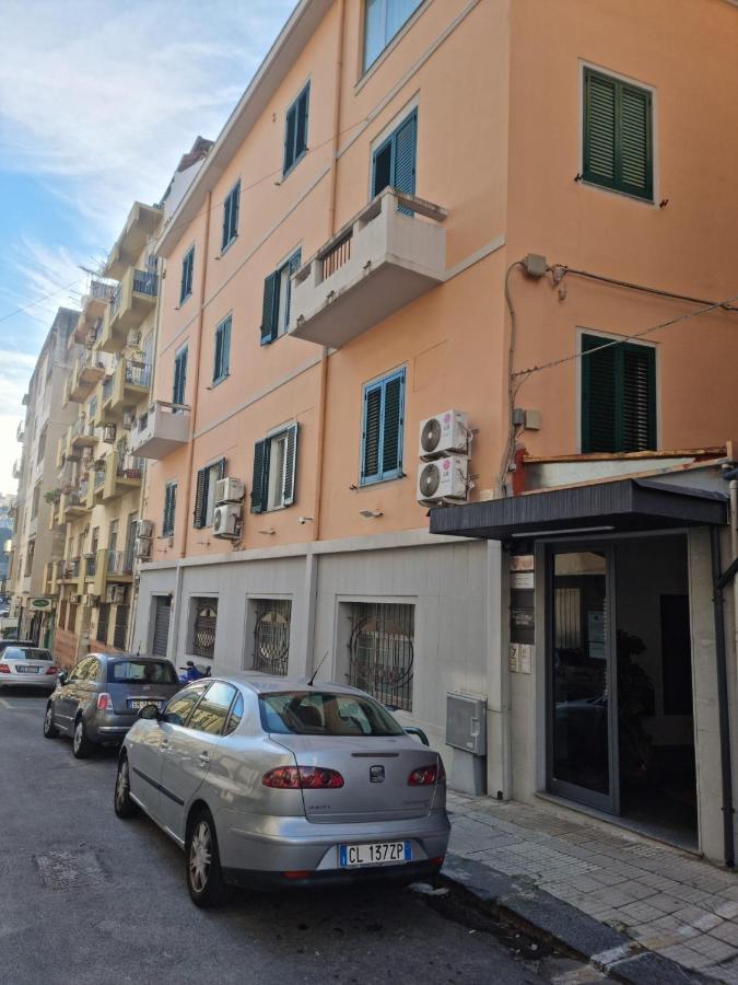 Laura Four Apartment Messina Luaran gambar