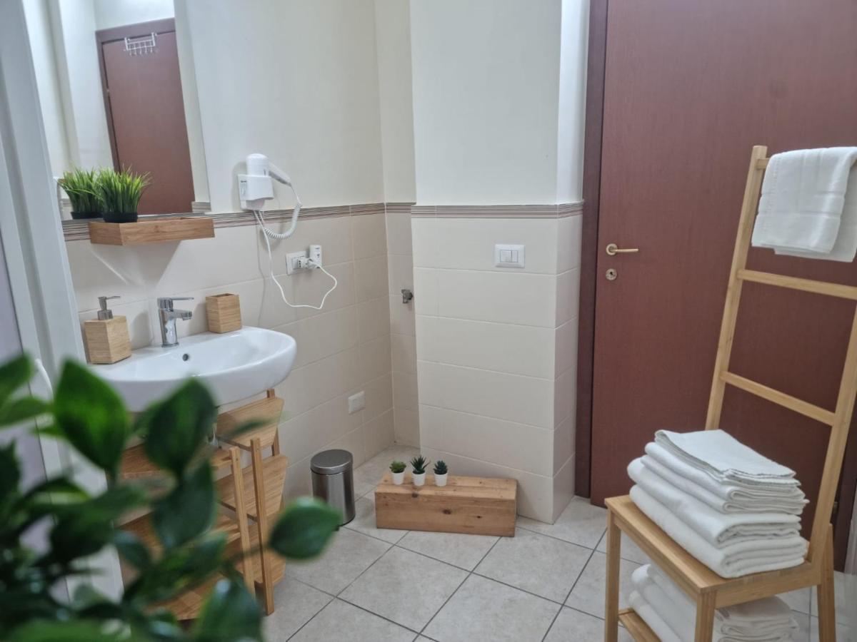 Laura Four Apartment Messina Luaran gambar