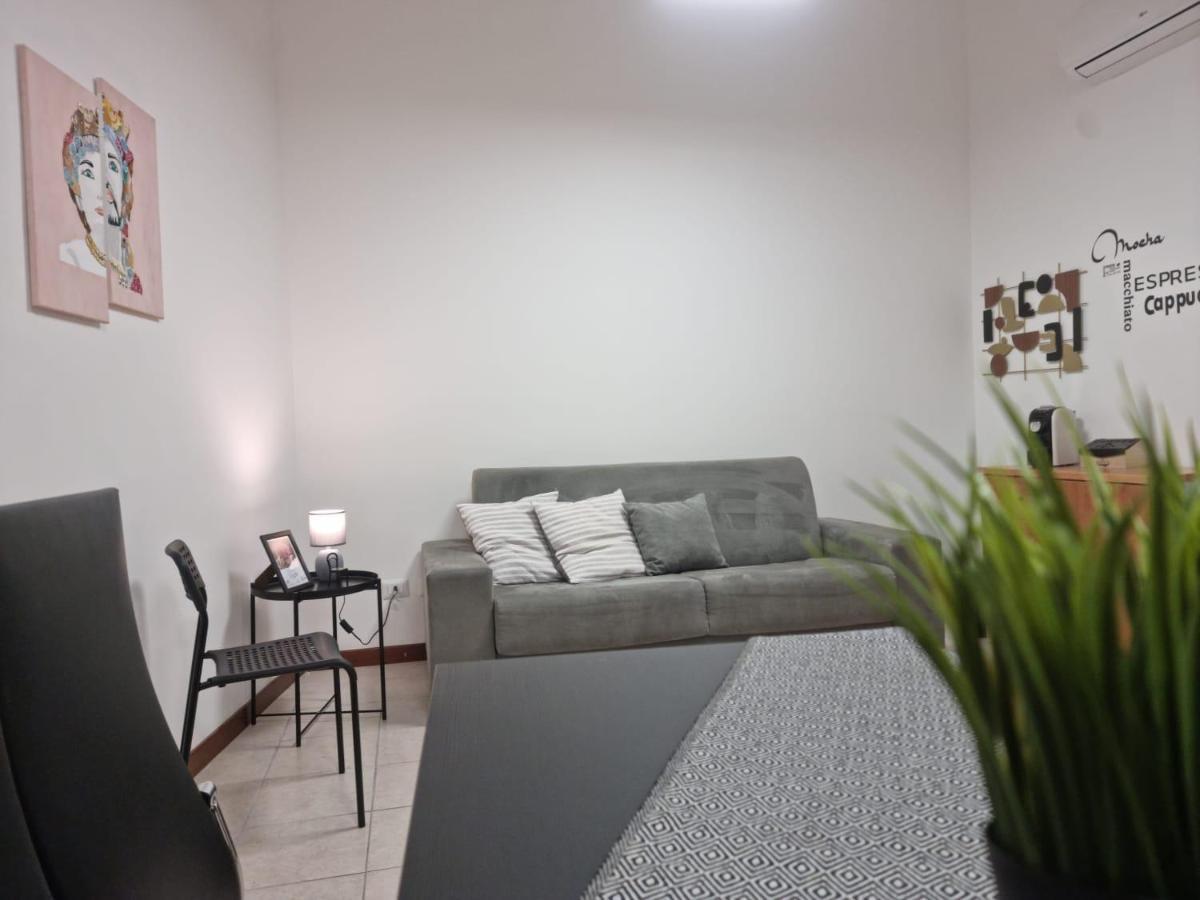 Laura Four Apartment Messina Luaran gambar