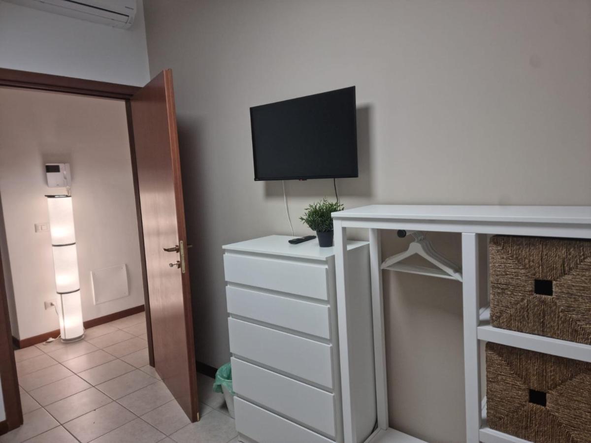 Laura Four Apartment Messina Luaran gambar