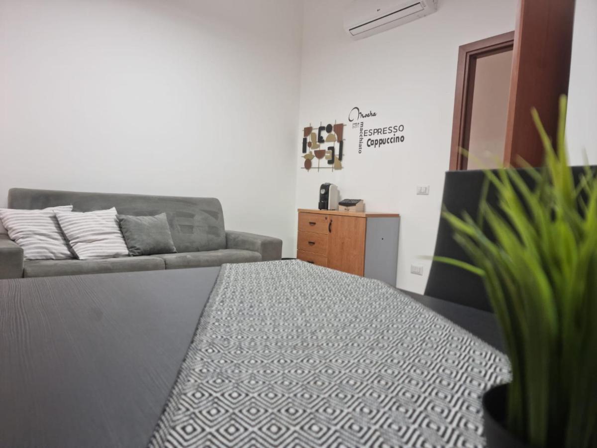 Laura Four Apartment Messina Luaran gambar