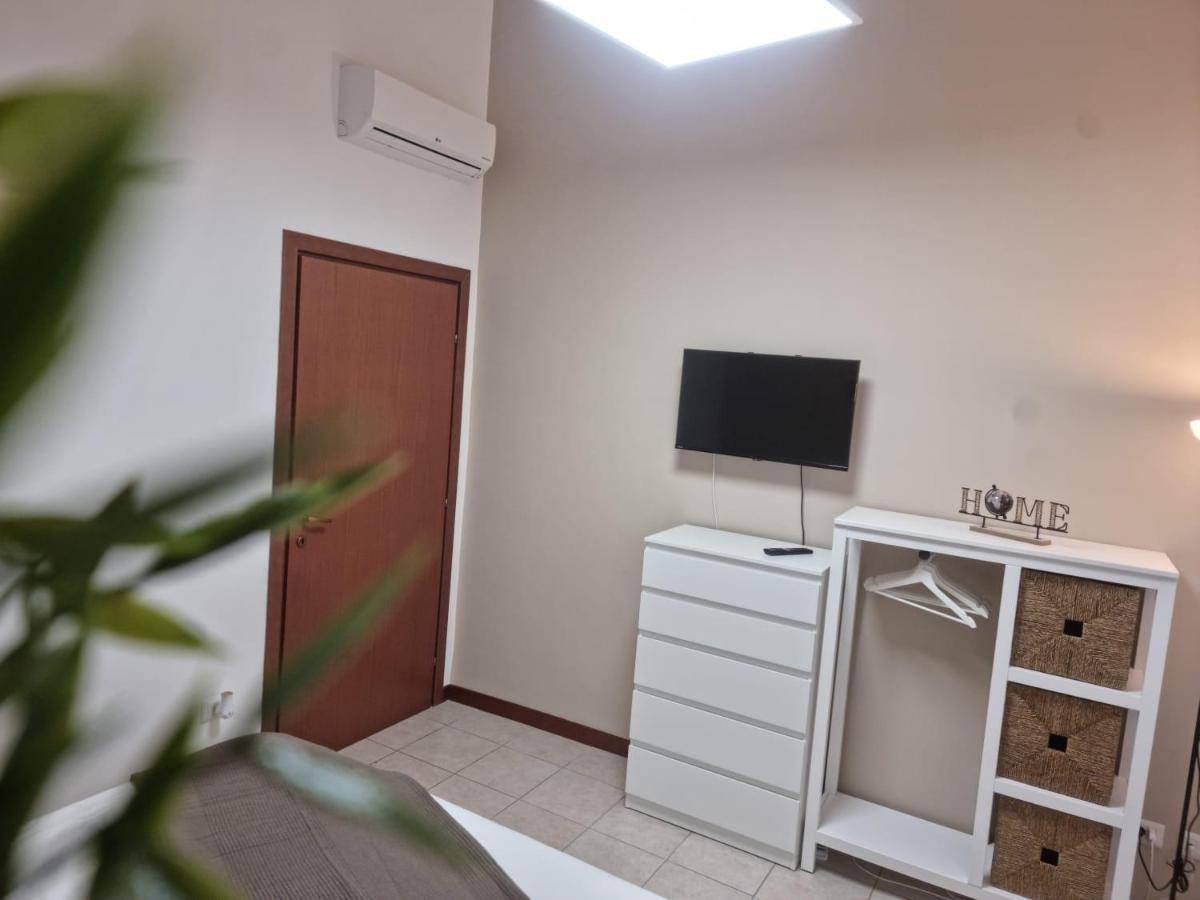 Laura Four Apartment Messina Luaran gambar