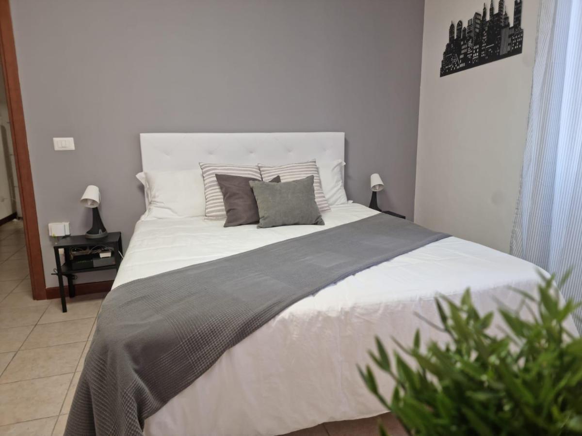 Laura Four Apartment Messina Luaran gambar