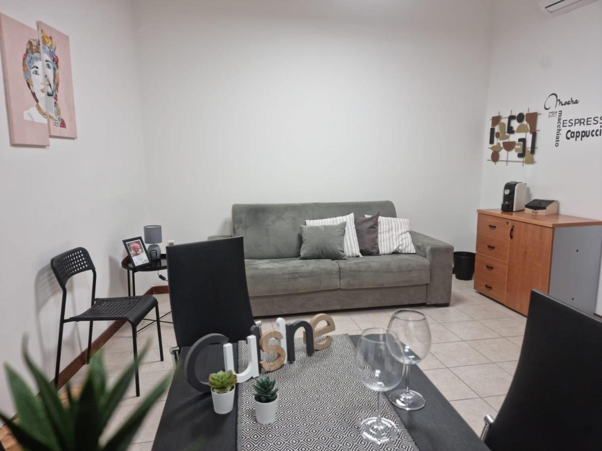 Laura Four Apartment Messina Luaran gambar