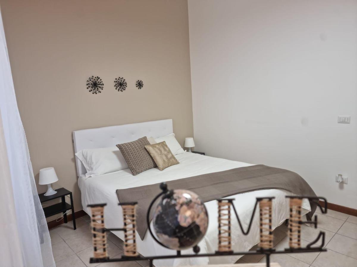 Laura Four Apartment Messina Luaran gambar